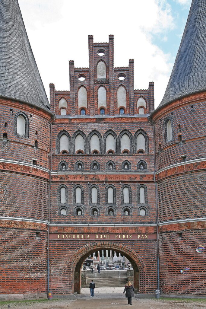 00 2814 Holstentor in der Hansestadt Lübeck.jpg