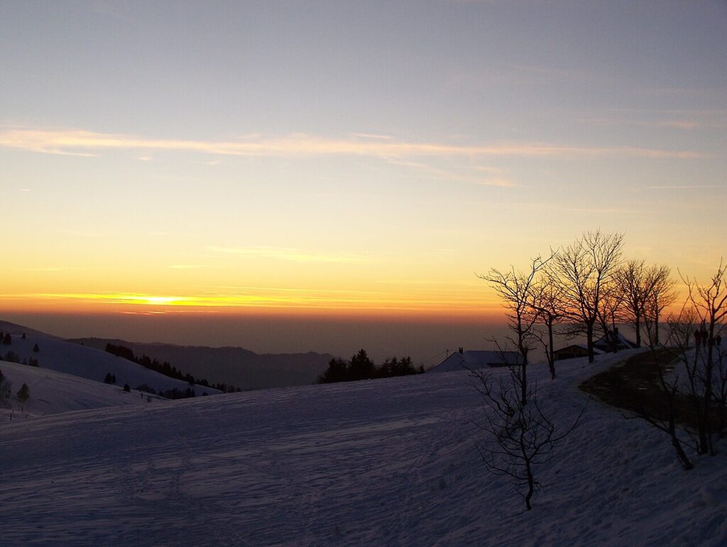 Abendstimmung im Schwarzwald (6702380345).jpg
