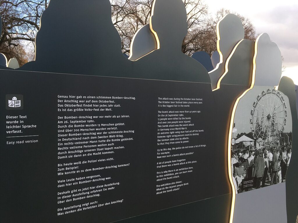 Ausstellung Oktoberfest-Attentat Einfache Sprache.jpg