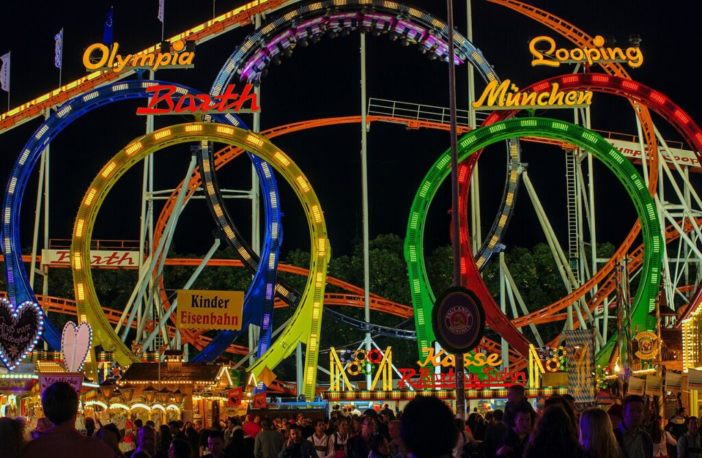 Achterbahn in Oktoberfest 2012.jpg