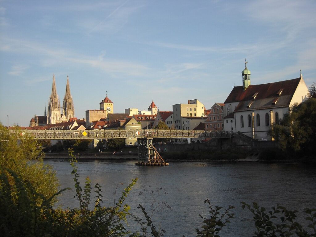 Altstadt von Nordwesten mit Eisernem Steg - panoramio.jpg