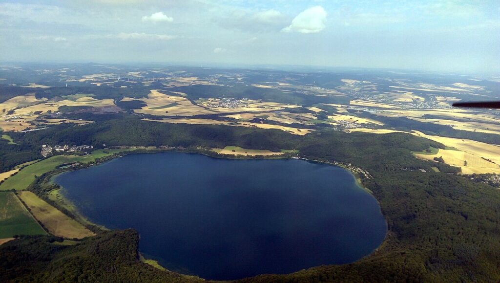 Laacher See - Luftaufnahme.jpg